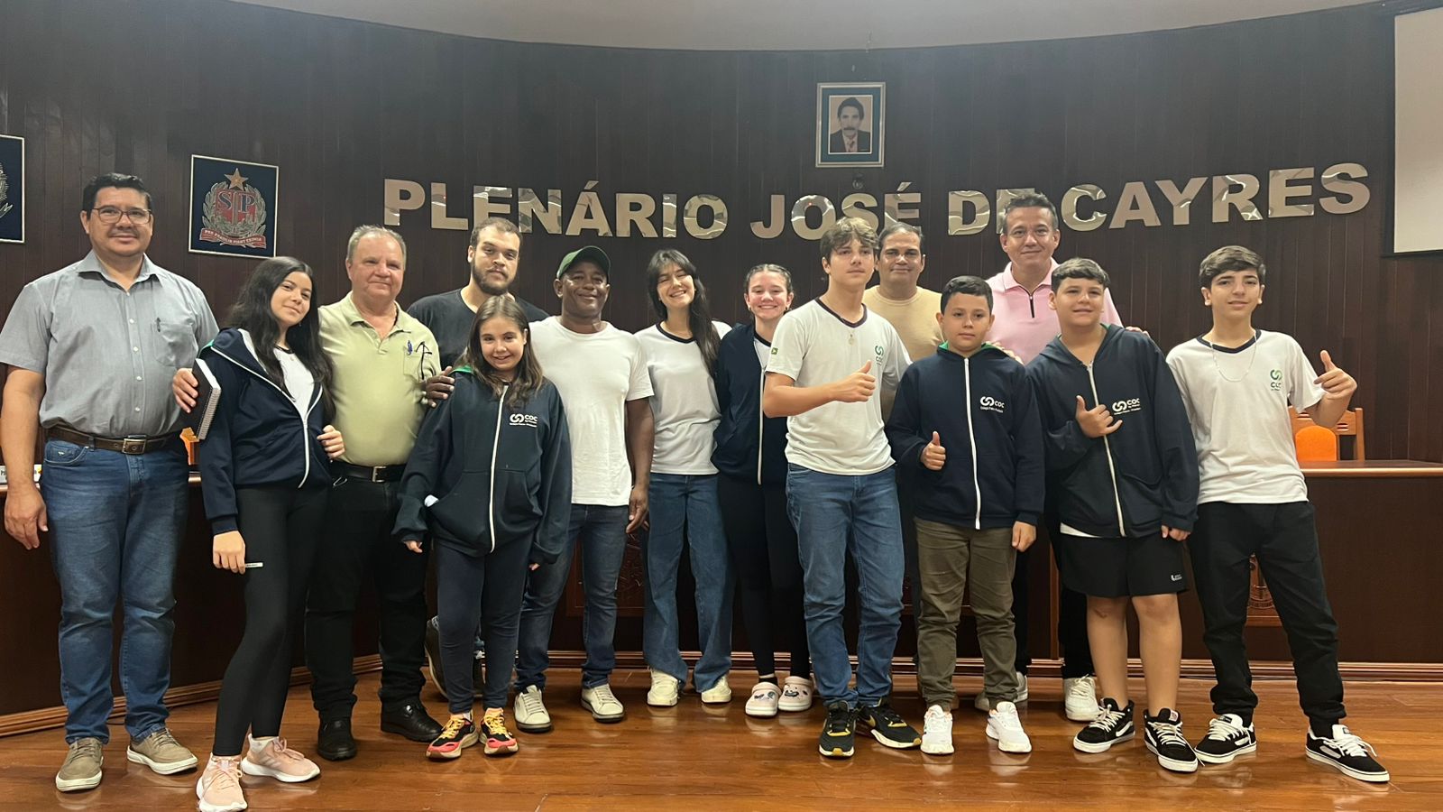 Alunos do 8º Ano visitam a Câmara Municipal e conhecem o papel do Legislativo.