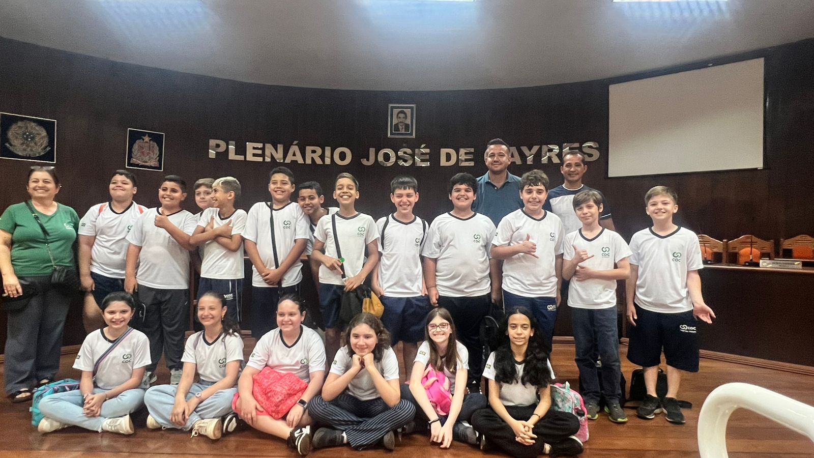 Alunos do Colégio COC visitam a Câmara Municipal.